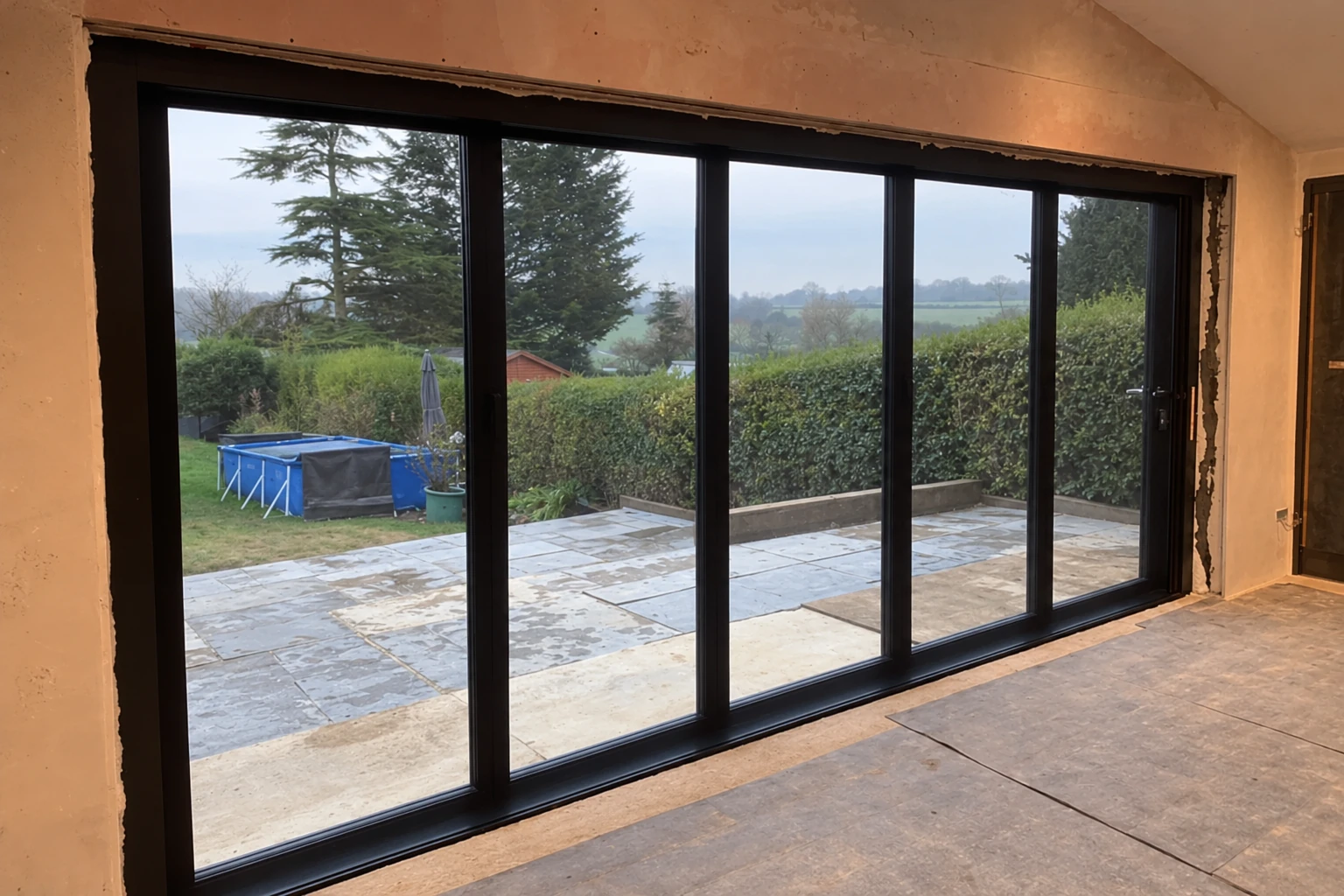 Bifold door inspiration: Black five panel interior